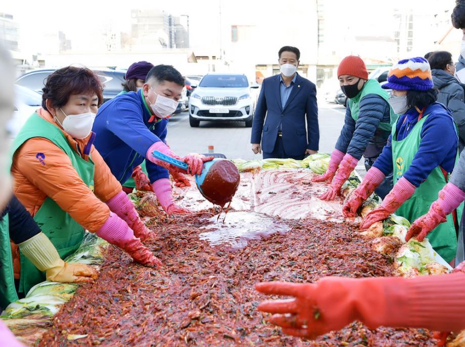 2020년 11월 28일  신관동 새마을회 사랑의 김장 나누기 행사 이미지